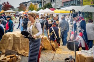Neuwied-Markttage_01_c_PatrickGawandtka_SA16862 Historische Markttage mit verkleideten Darstellern, Kesselfeuer und Marktständen in der Innenstadt